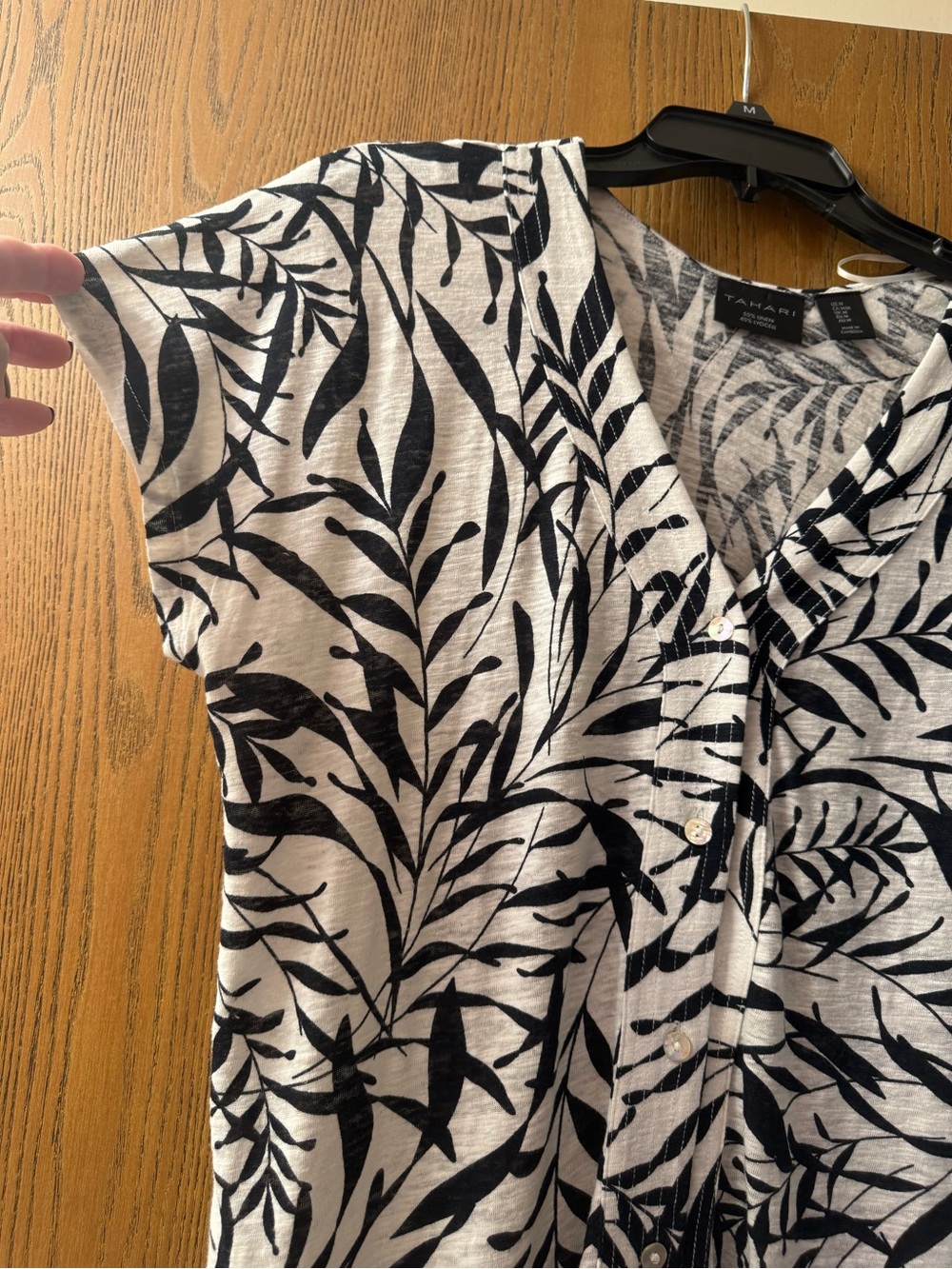 Tahari Black & White Botanical V-Neck Button Front Top - Picture 2 of 2